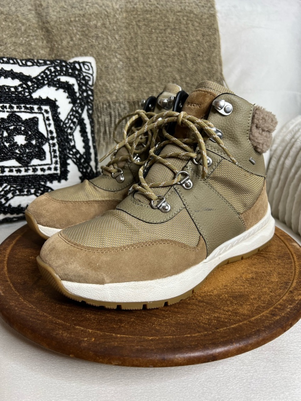 Geox Respira Womens 9 Taupe Hiking Boots Faux Fur Lace Up Ankle Boots Gorpcore